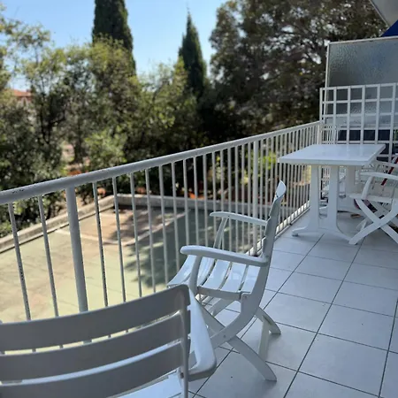 Appartement Avec Terrasse A Beaulieu-sur-mer, A 5 Min De La *
