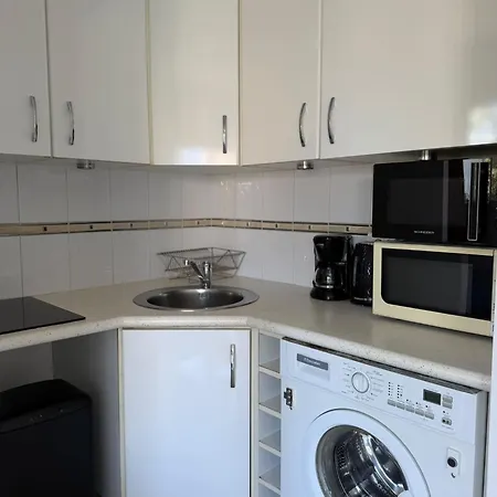 Appartement Avec Terrasse A Beaulieu-sur-mer, A 5 Min De La